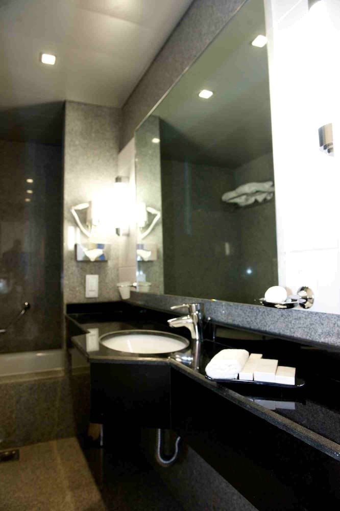 the avenue suites