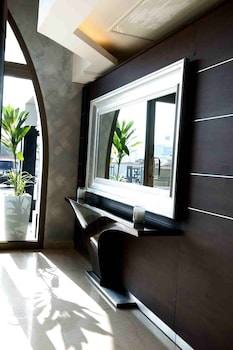 the avenue suites