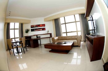 the avenue suites