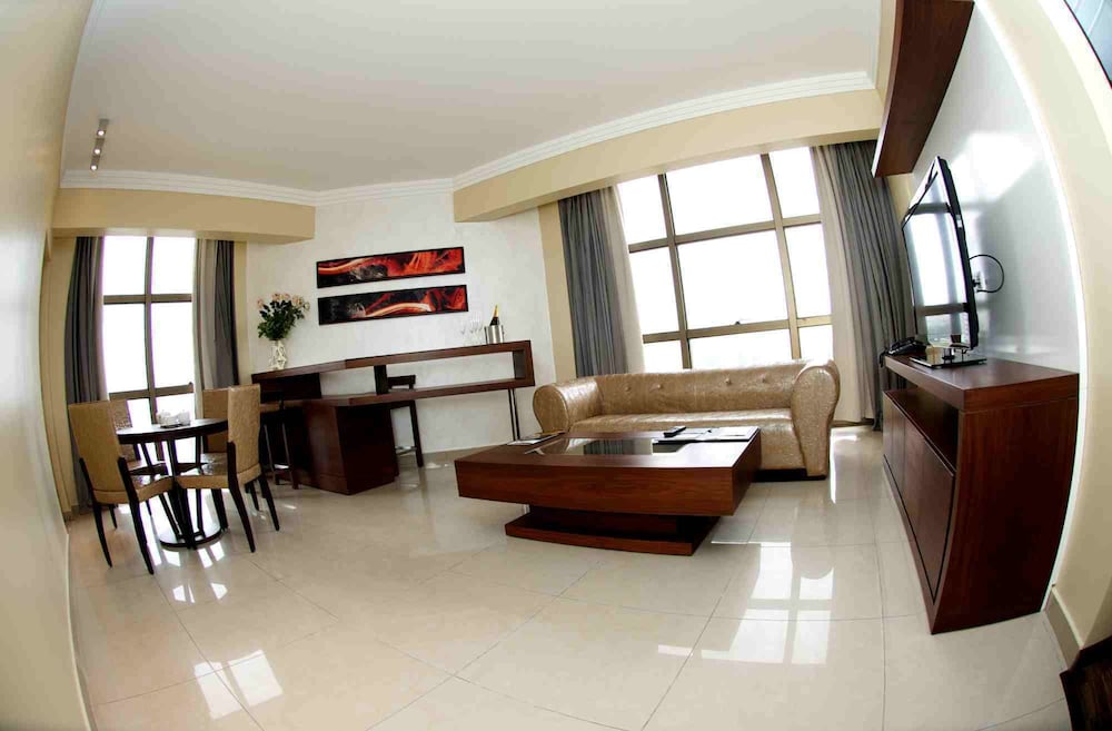 the avenue suites