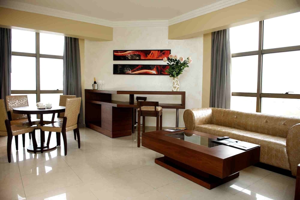the avenue suites