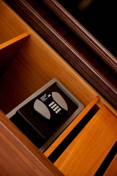 the avenue suites