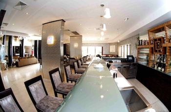 the avenue suites