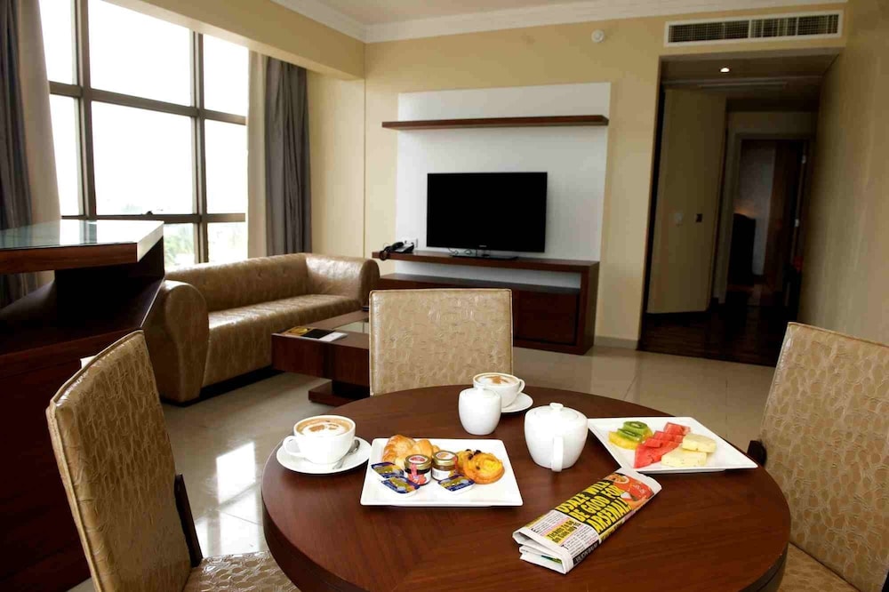the avenue suites