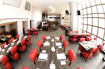 the avenue suites