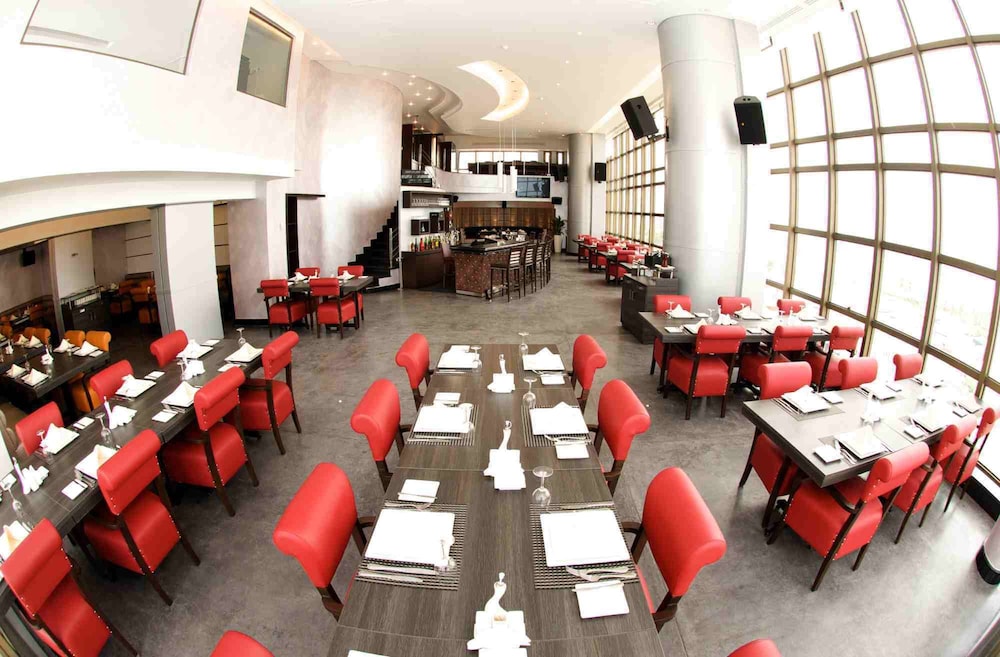 the avenue suites