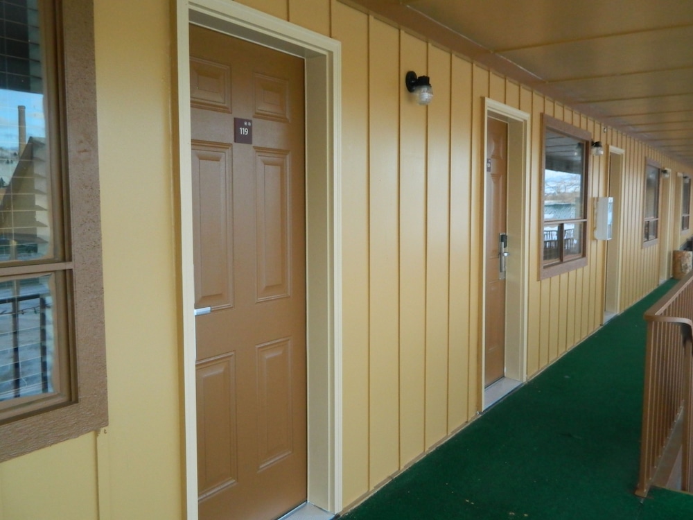 country motor inn