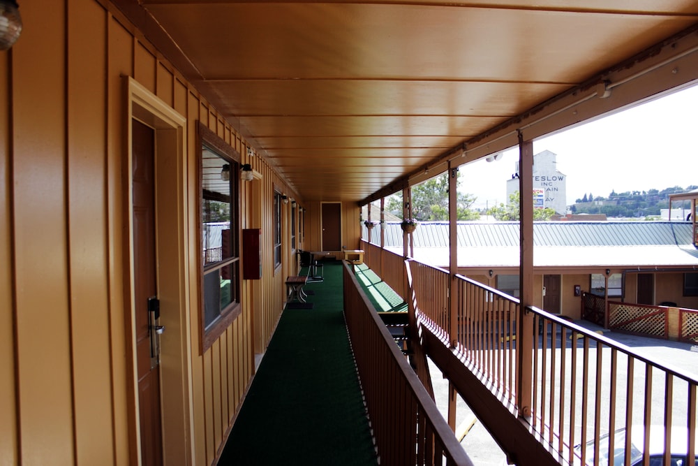 country motor inn