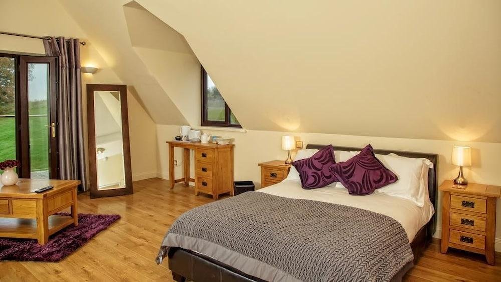 Canada Lodge And Lake,Creigiau>>Cardiff,4 star