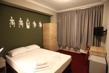 stay hybrid youth hostel