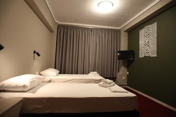 stay hybrid youth hostel