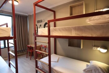 stay hybrid youth hostel