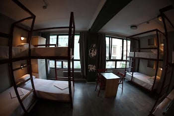 stay hybrid youth hostel