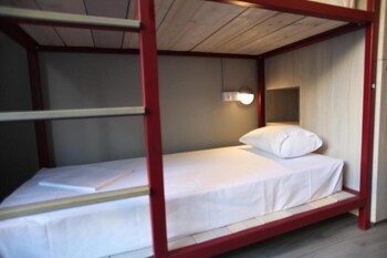 stay hybrid youth hostel