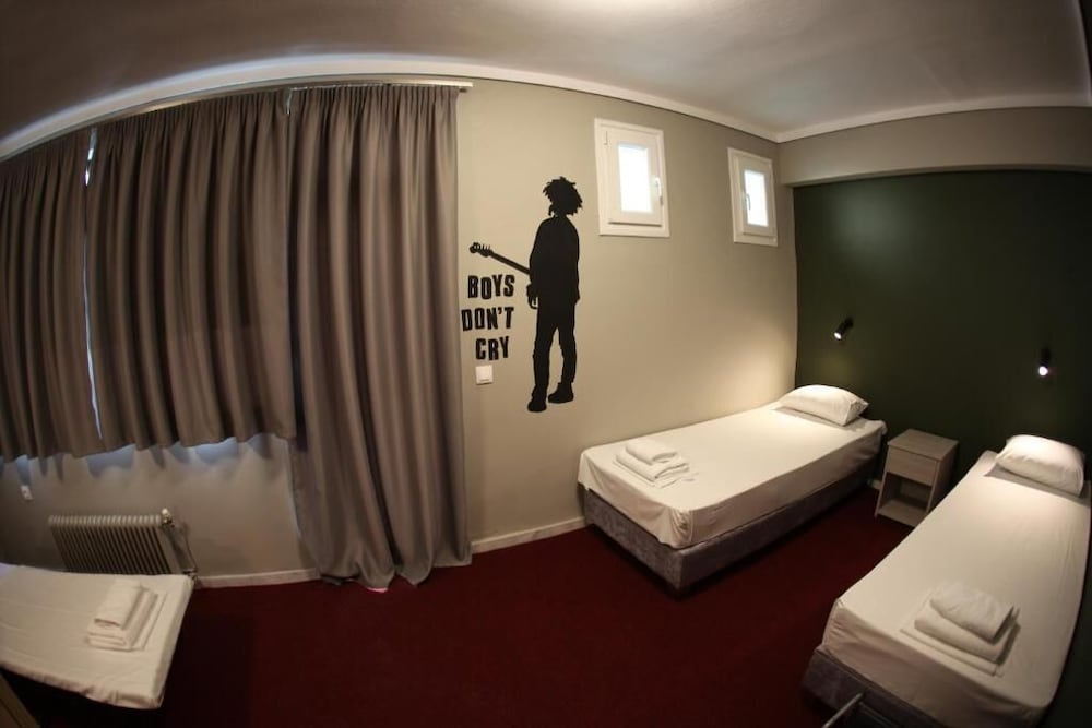 stay hybrid youth hostel