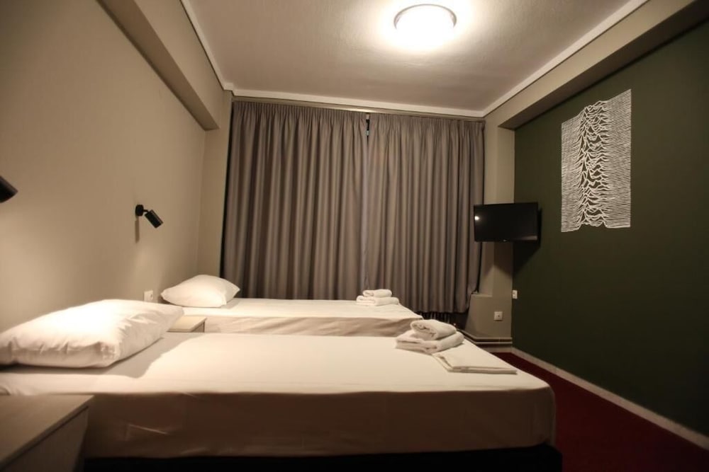 stay hybrid youth hostel