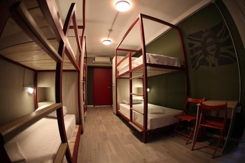 stay hybrid youth hostel