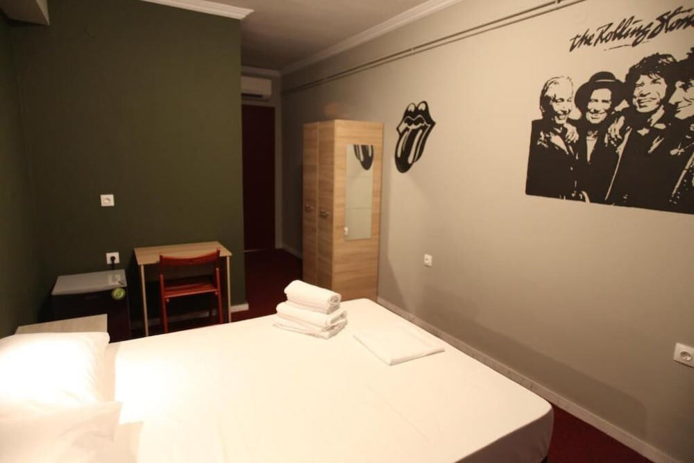 stay hybrid youth hostel