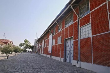 stay hybrid youth hostel