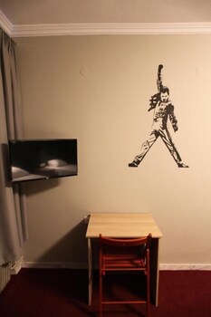 stay hybrid youth hostel