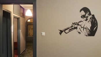 stay hybrid youth hostel