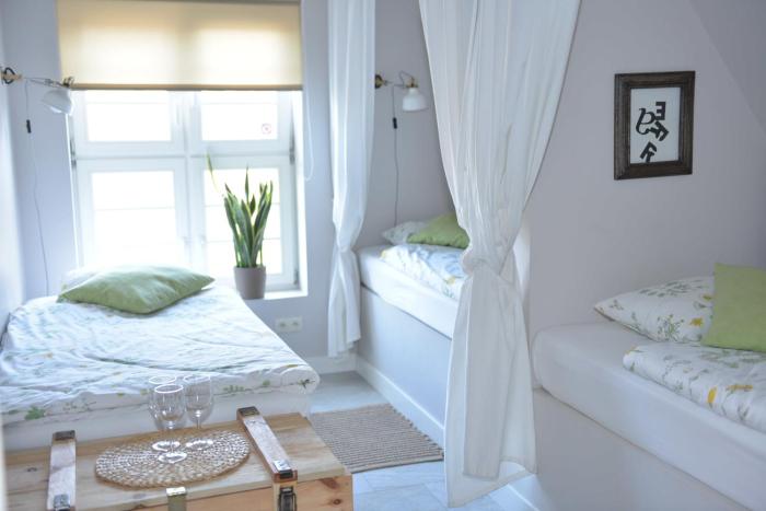 five point hostel and apartments