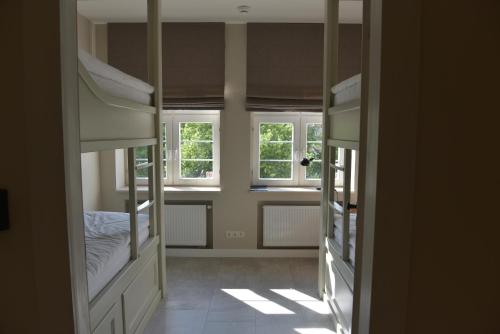 five point hostel and apartments