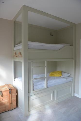 five point hostel and apartments