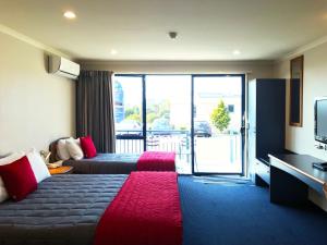 Bay Viaduct Motor Lodge,Scarborough>>Maori Hill,2.5 star