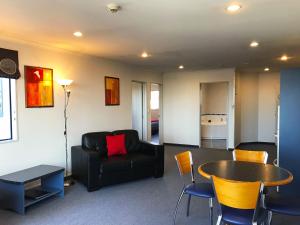 Bay Viaduct Motor Lodge,Scarborough>>Maori Hill,2.5 star