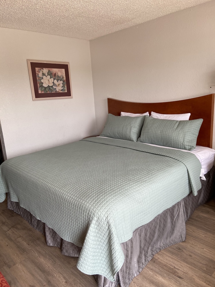 colonial inn