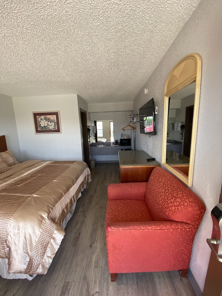 colonial inn