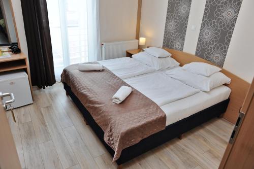 hotel rose city
