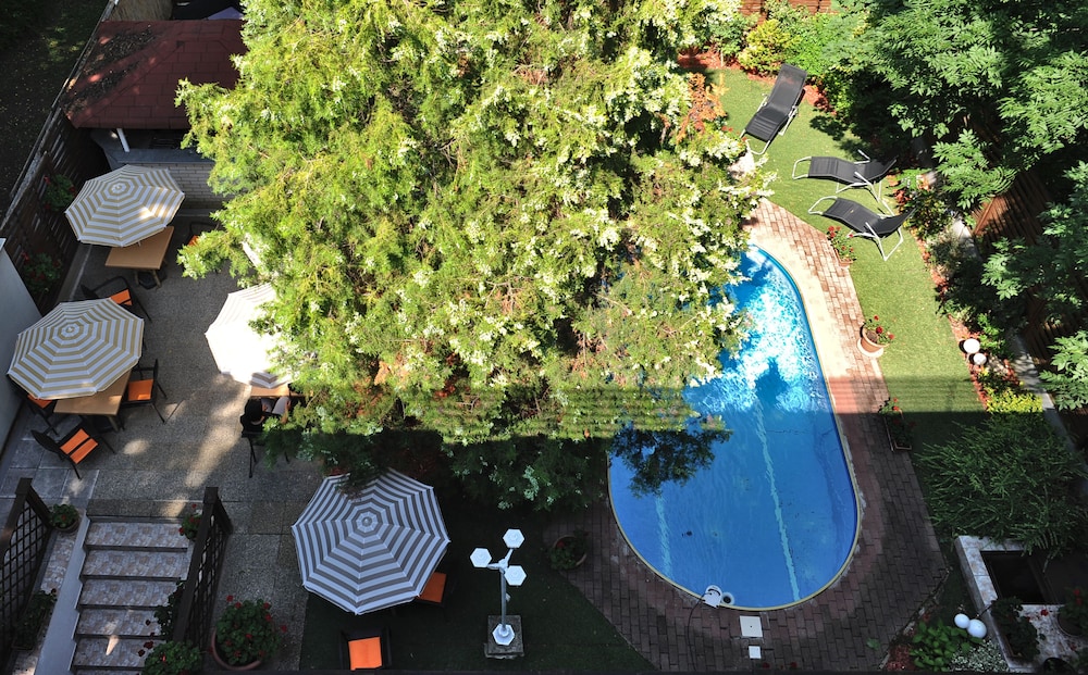 hotel rose city