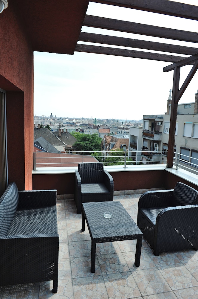 hotel rose city