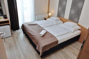 hotel rose city