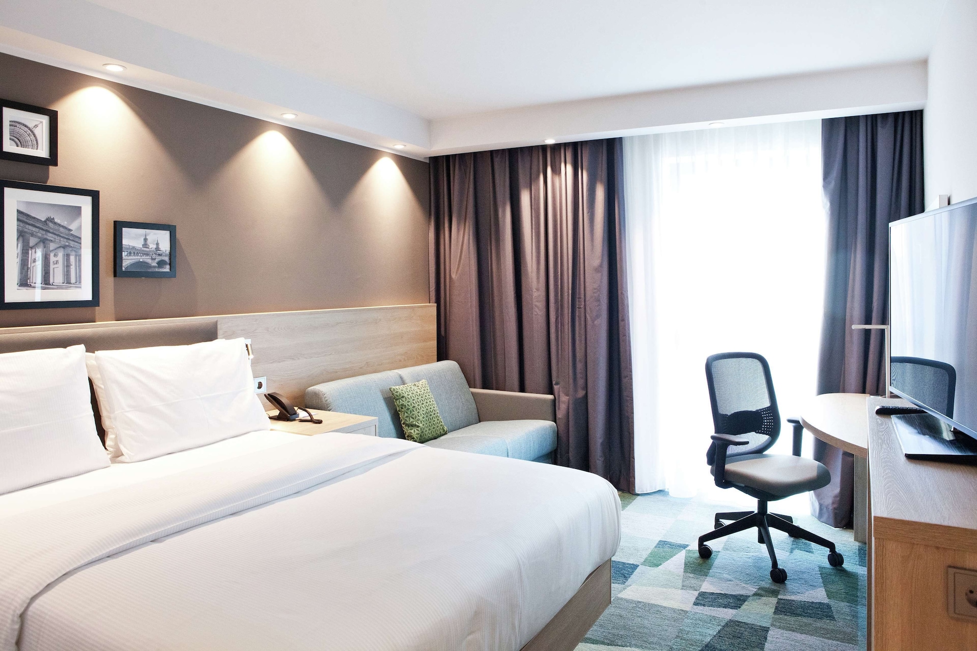 hampton by hilton berlin city east side gallery