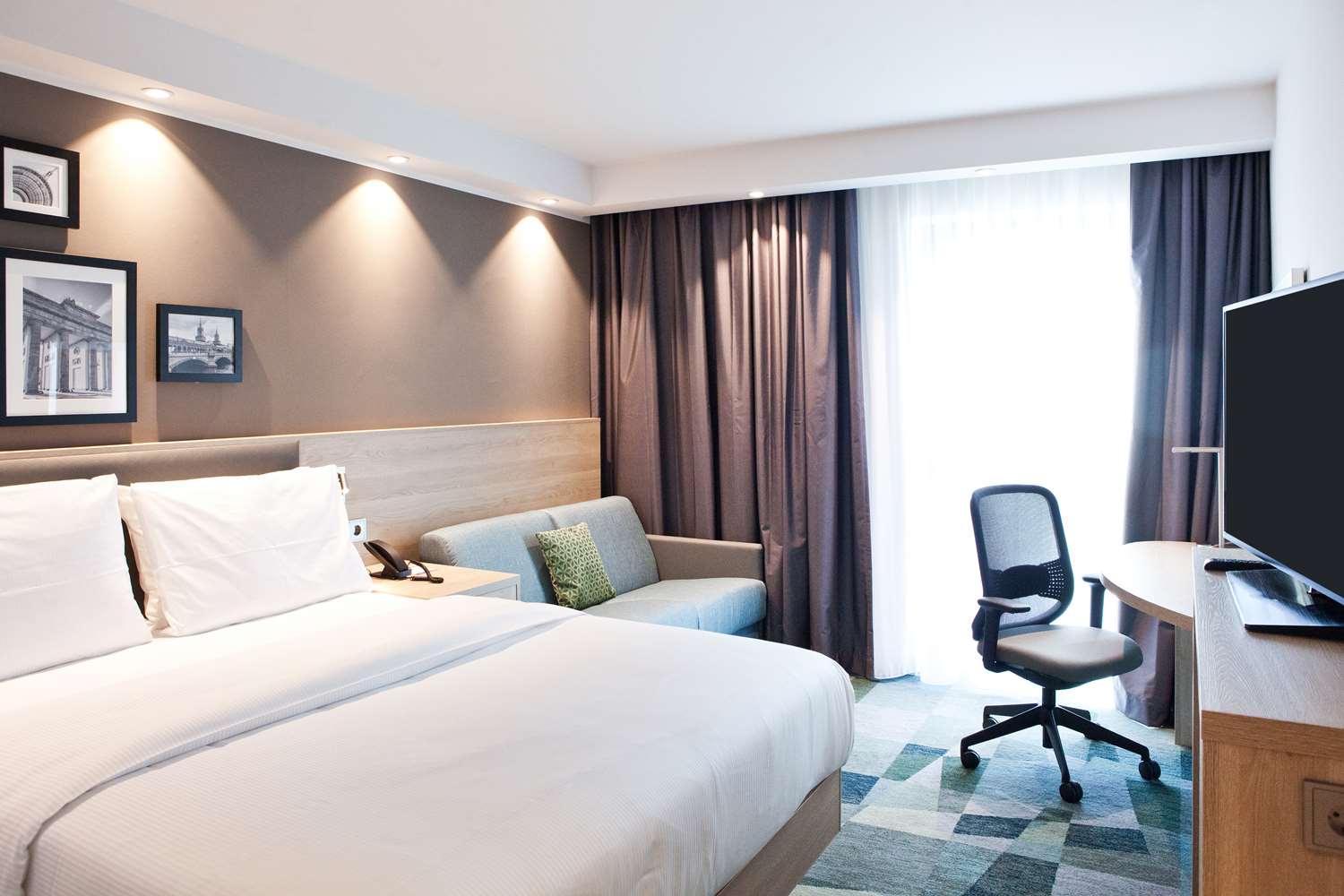 hampton by hilton berlin city east side gallery