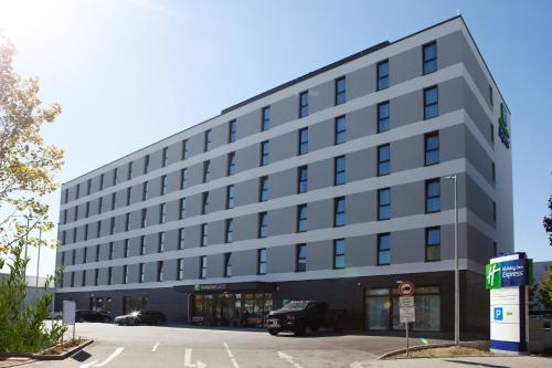 holiday inn express frankfurt airport raunheim an ihg hotel