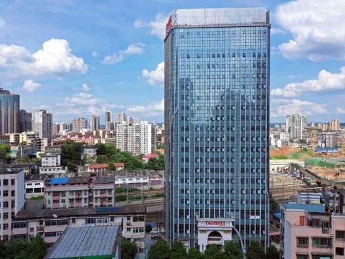 vienna international hotel zhuzhou railway station central plaza