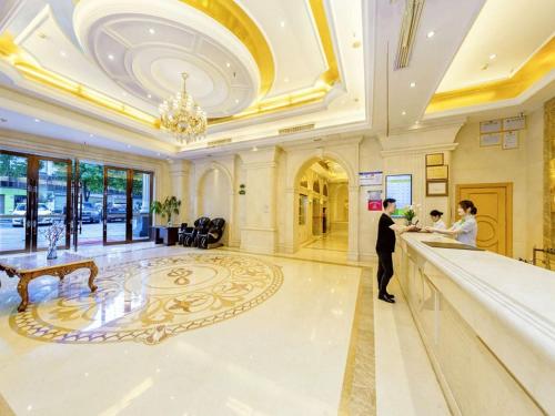 vienna international hotel zhuzhou railway station central plaza