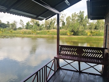 sarocha resort rayong