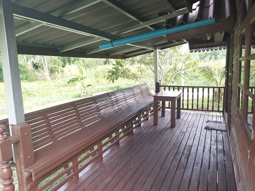 sarocha resort rayong