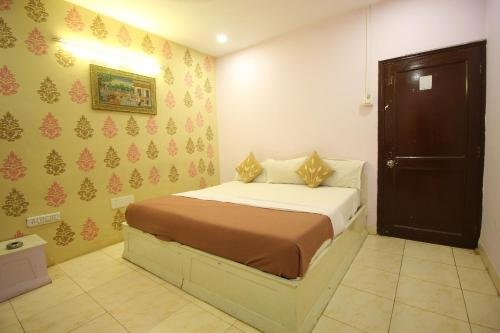 flagship poonam palace