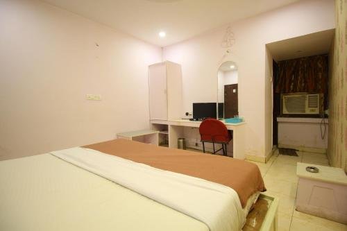 flagship poonam palace