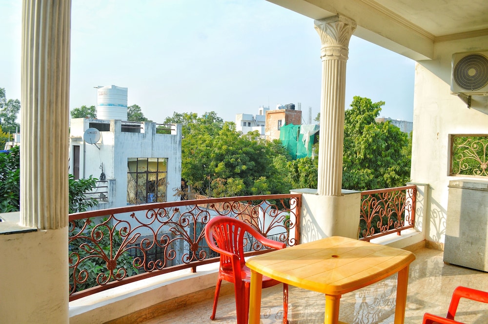 anukampa paying guest house