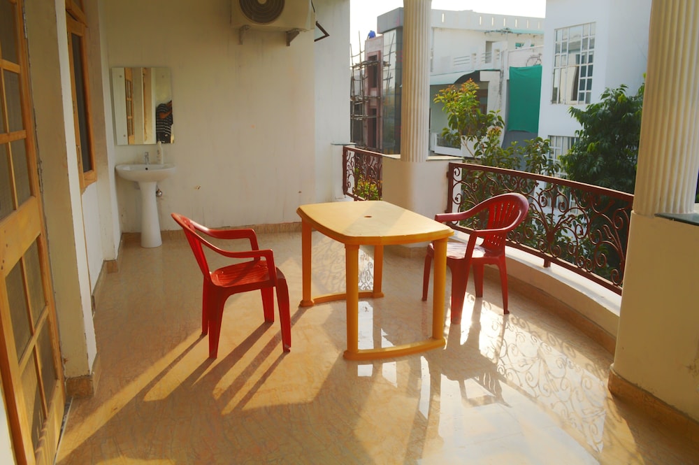 anukampa paying guest house