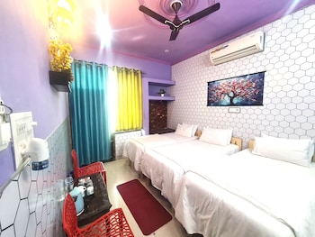 anukampa paying guest house