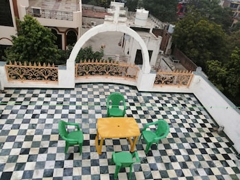 anukampa paying guest house