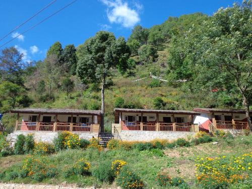 solid rock lodge and restaurant